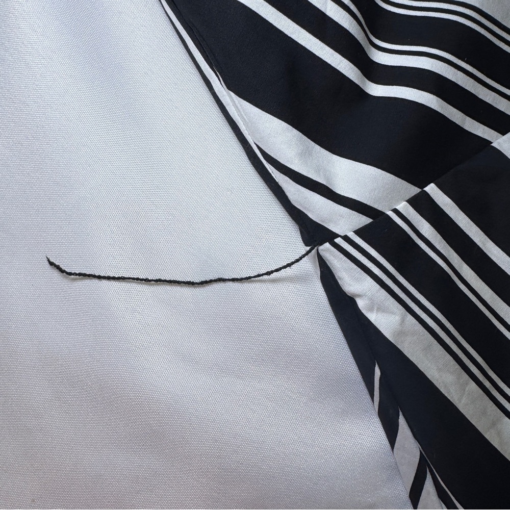 White House Black Market Black and White Floral Striped Top - Picture 4 of 9